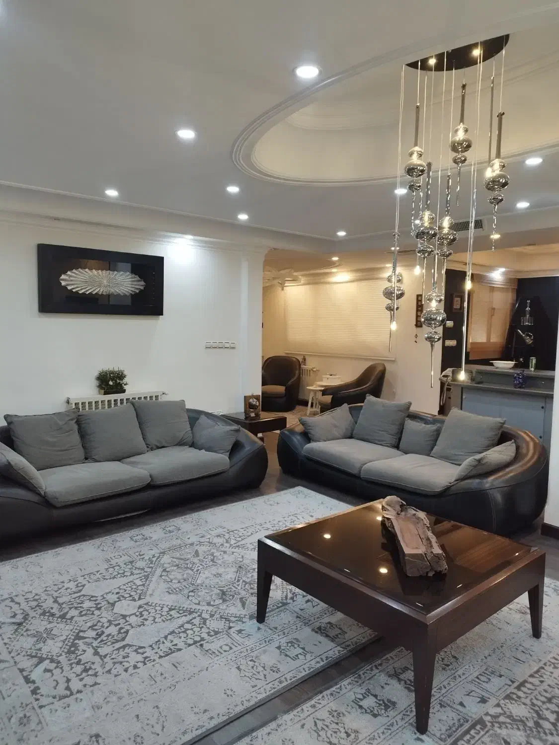 مبل راحتی چرم قهوه ای ۸نفره|مبلمان خانگی و میز عسلی|گلستان (تهران), |دیوار