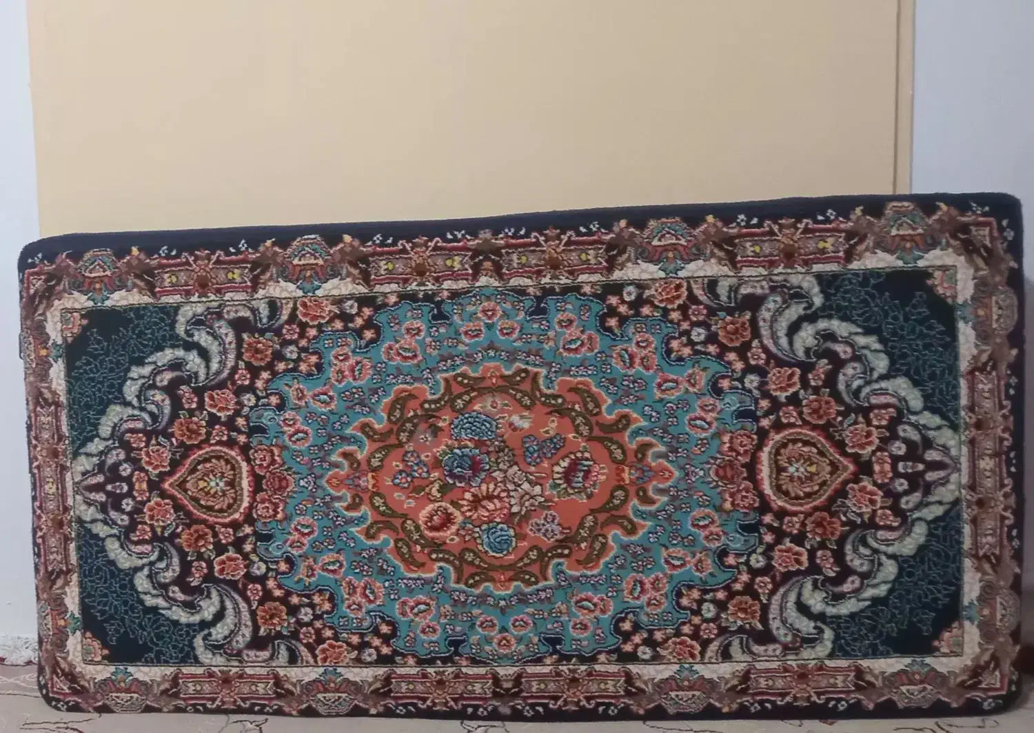 یک جفت پشتی|پشتی|الیگودرز, |دیوار