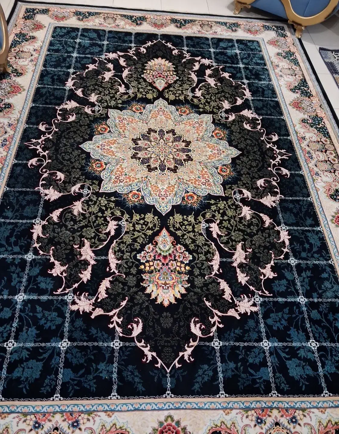 فرش 9 متری کاملا سالم همراه با پادری|فرش|صومعهسرا, |دیوار