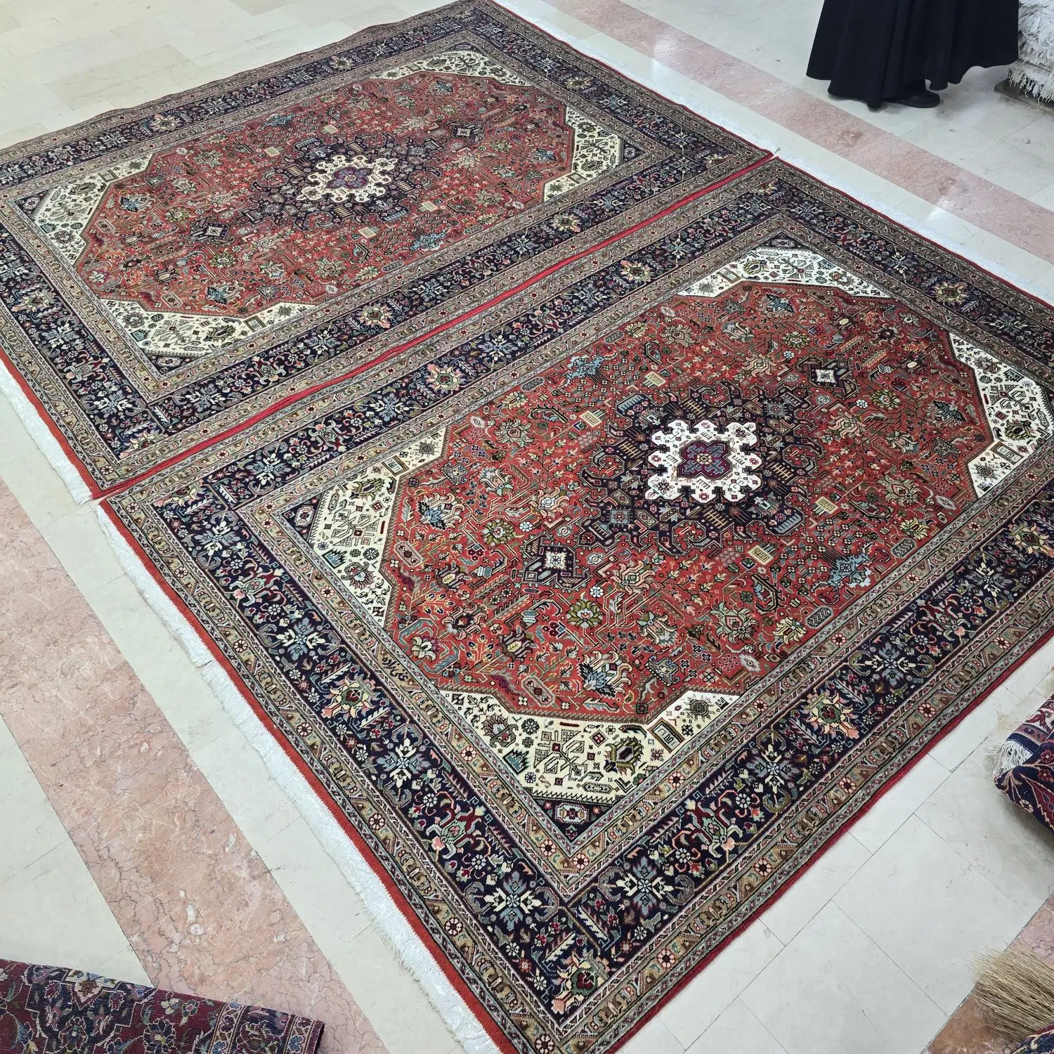 فرش دستباف قشقایی و چندعدد دیگر|فرش|تهران, شیراز|دیوار