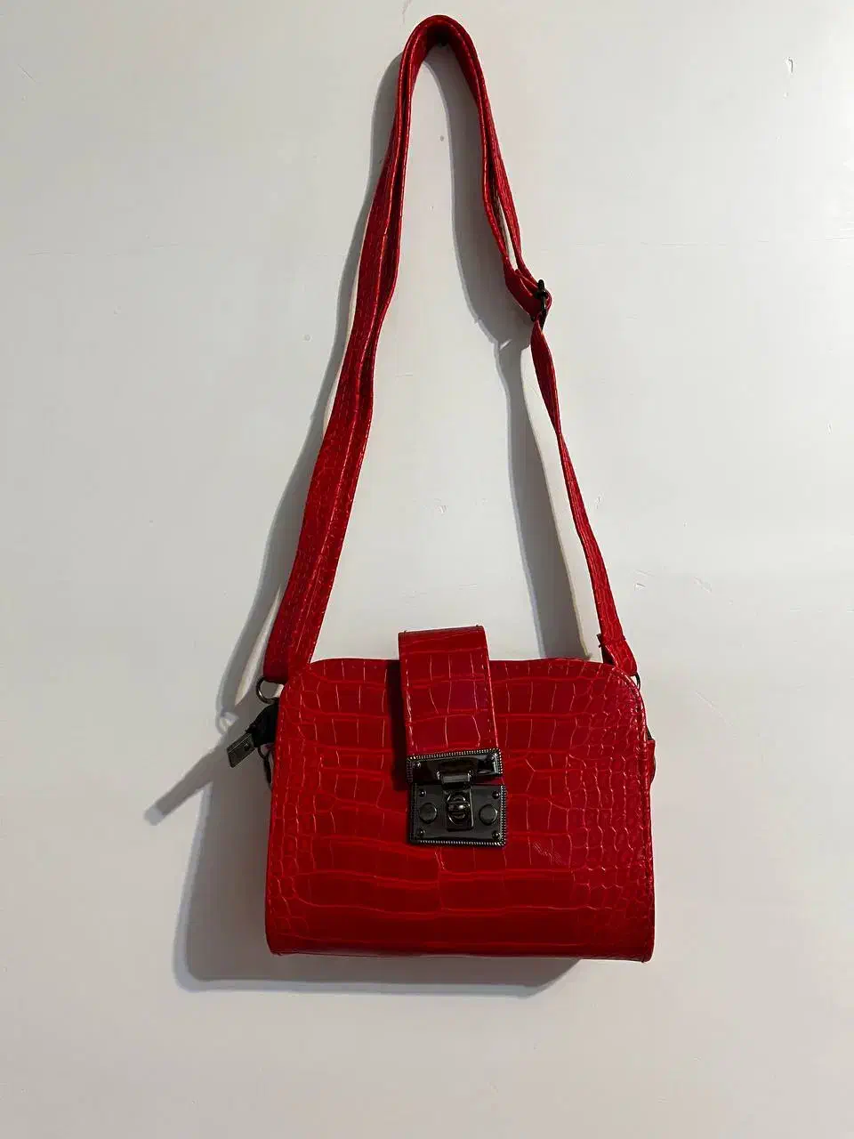 کیف چرم شبرو قرمز|کیف، کفش، کمربند|شاهین‌شهر, اقبال لاهوری|دیوار