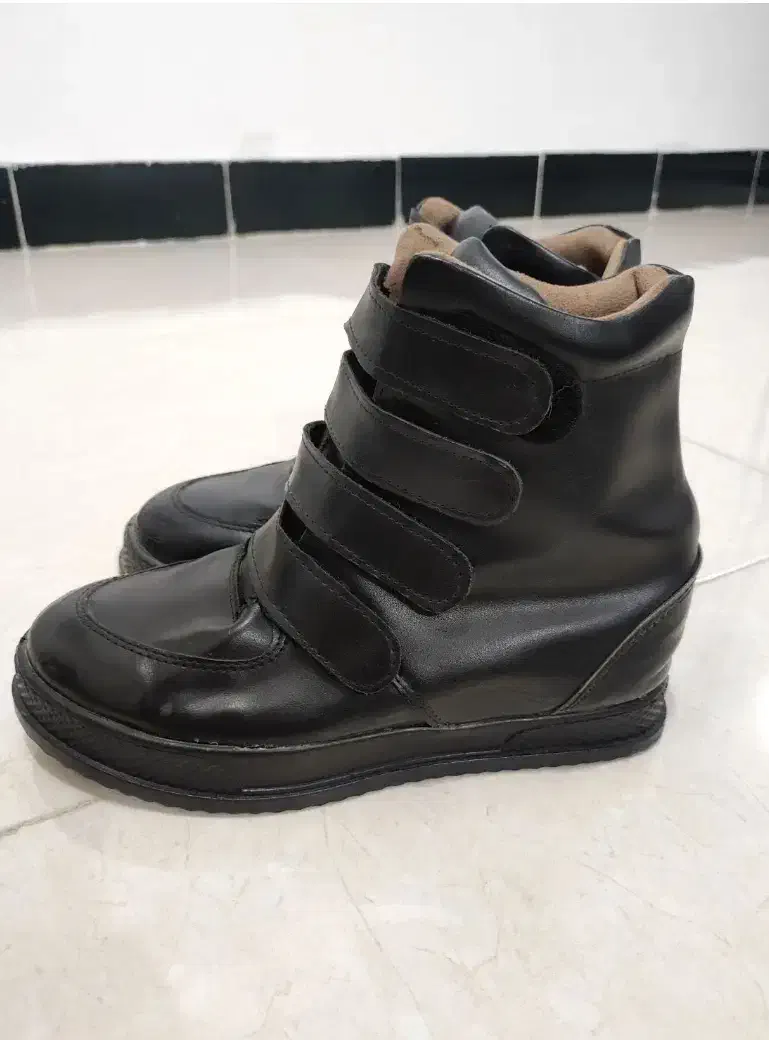 بوت|کیف، کفش، کمربند|بوکان, |دیوار