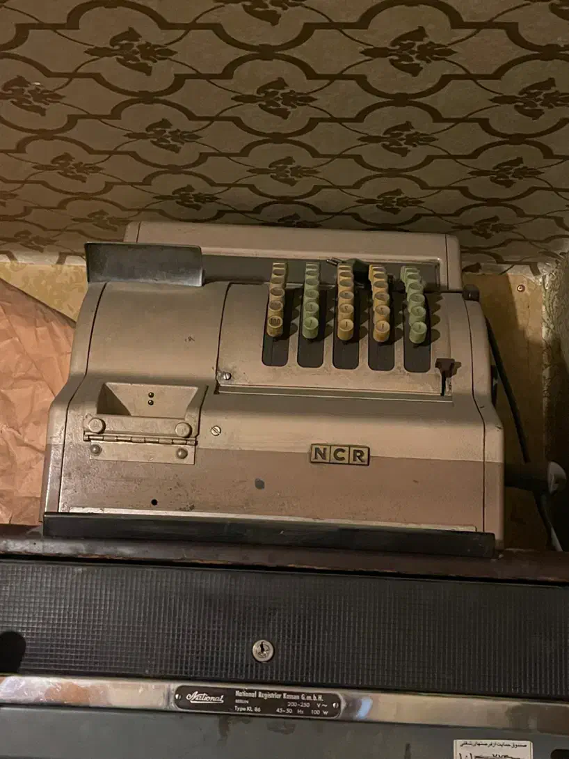 تلویزیون و ماشین تایپ و صندوق عطیقه|کلکسیون اشیاء عتیقه|تهران, شادمان|دیوار