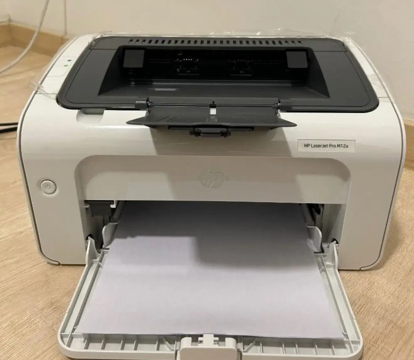 پرینتر لیزری Hp مدل m12a و صندلی مدیریتی راحتیران|پرینتر، اسکنر، کپی، فکس|شیراز, عفیف‌آباد|دیوار