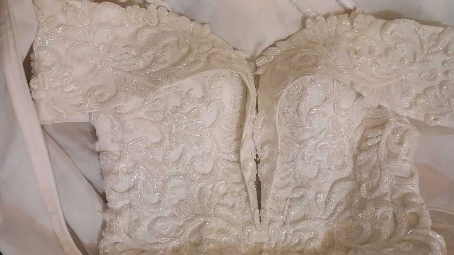 لباس عروس زیبا|لباس|نجف‌آباد, باغ ملی|دیوار