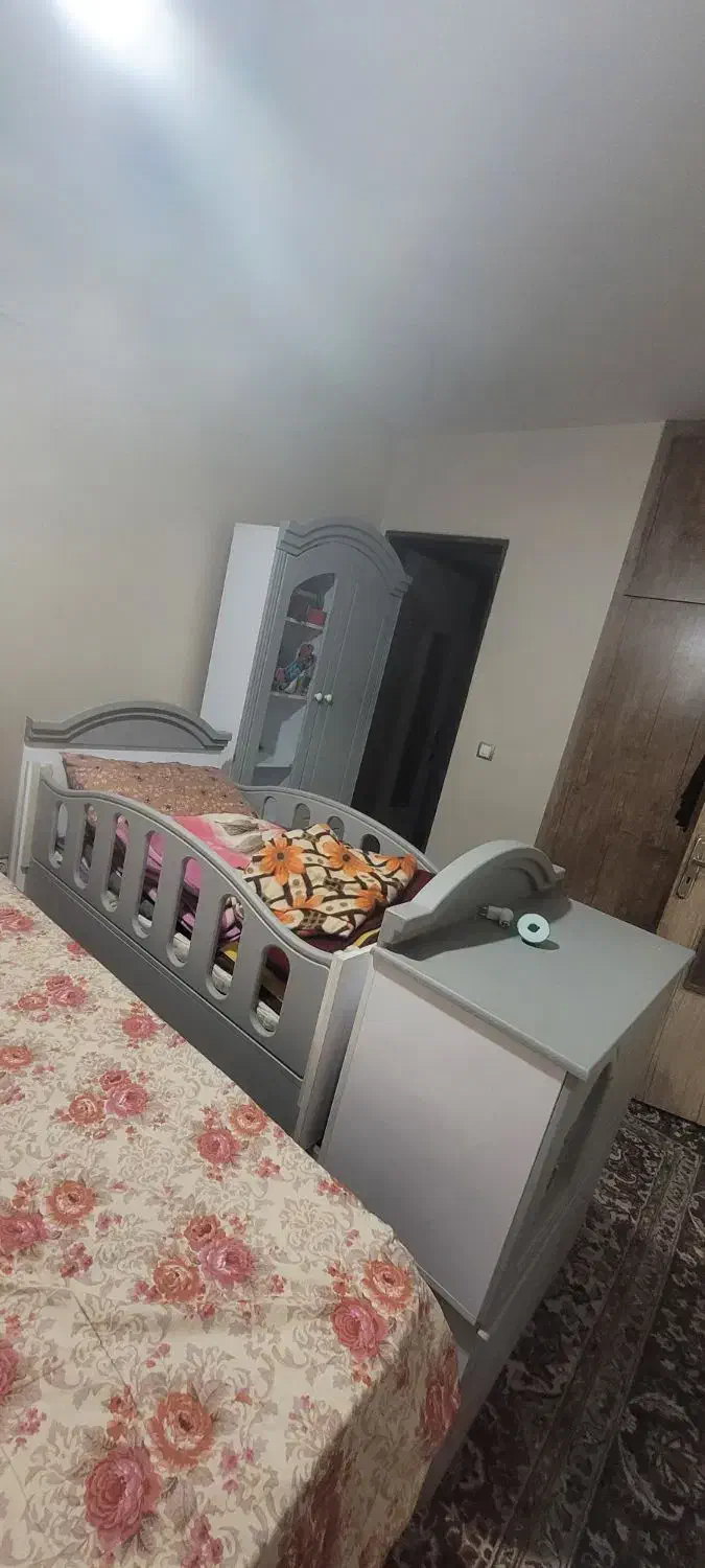 تخت گهواره ای و کمد بچه|اسباب و اثاث بچه|مشهد, رضاییه|دیوار