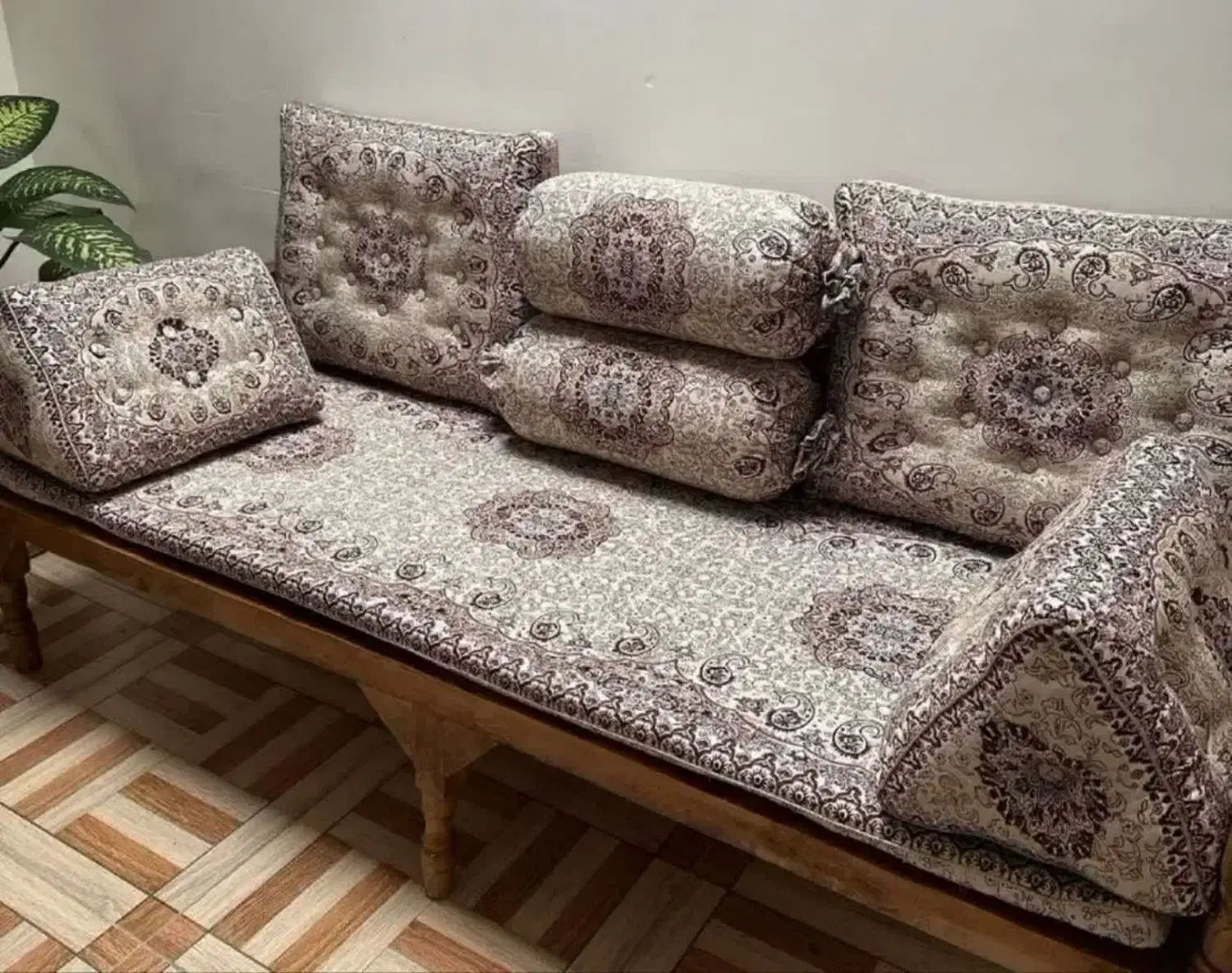 شاه نشین ، پشتی ، سنتی ، ترمه|پشتی|تهران, بلورسازی|دیوار