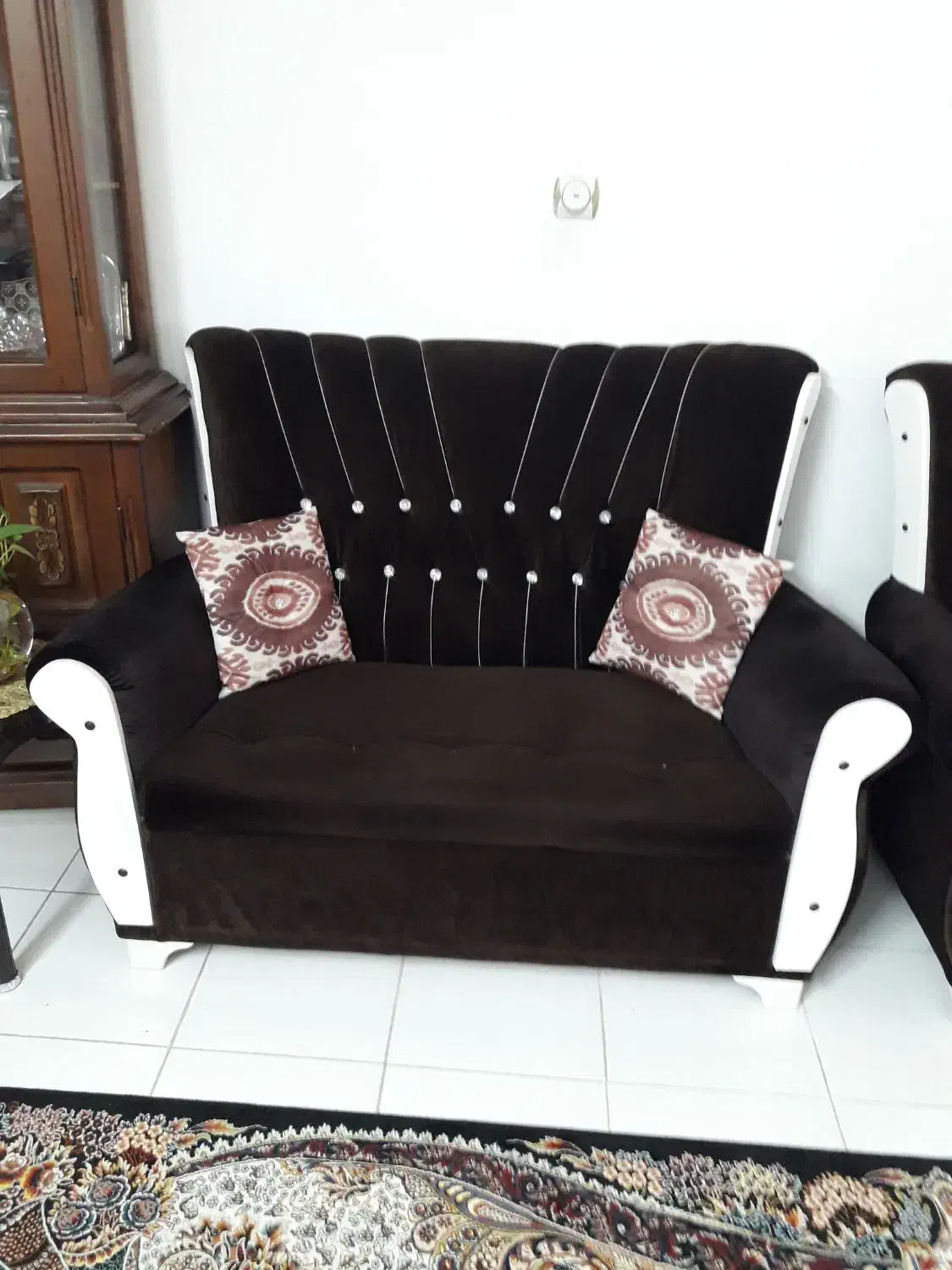 مبل ۷نفره رنگ قهوه ای|مبلمان خانگی و میز عسلی|رشت, آب و برق|دیوار