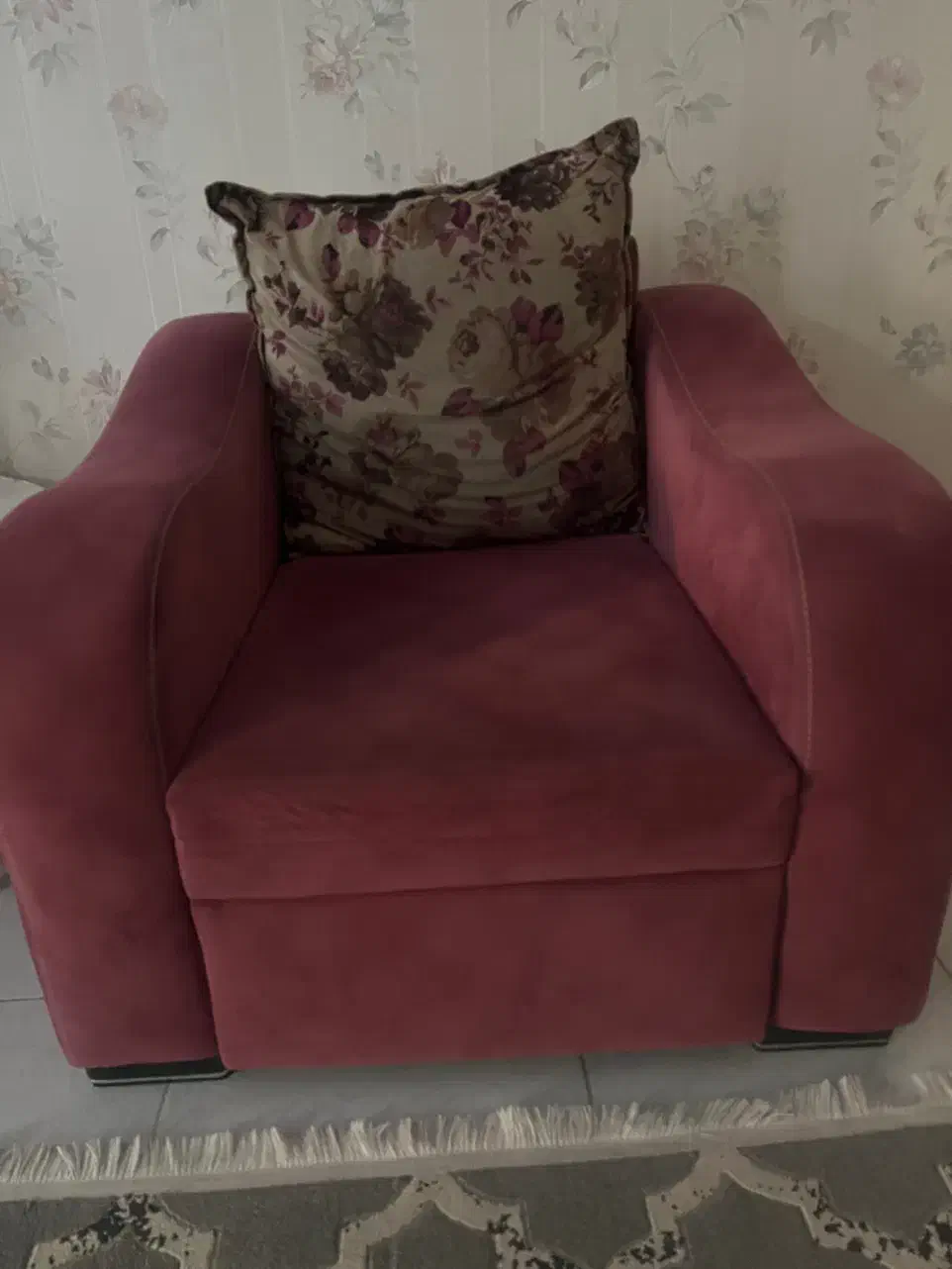 مبل هفت نفره راحتی|مبلمان خانگی و میز عسلی|رشت, رشتیان|دیوار