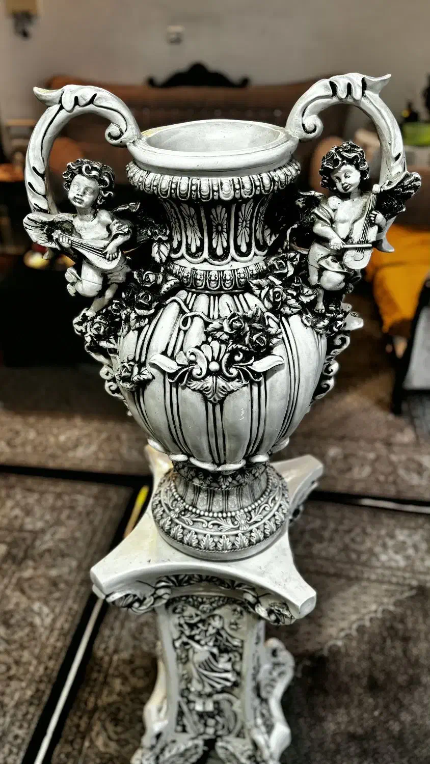 گلدان دکوری با پایه|مجسمه، تندیس، ماکت|شهریار, رزکان|دیوار