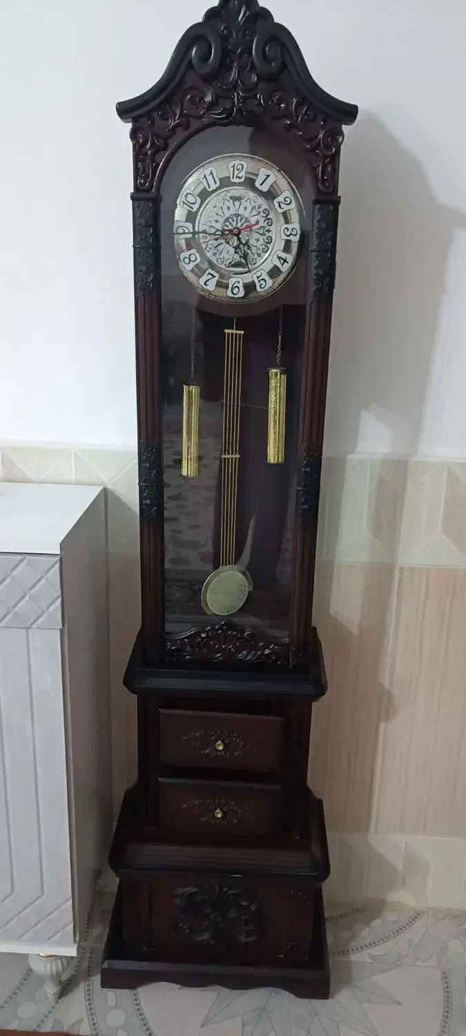 ساعت شیک ایستاده|ساعت دیواری و تزئینی|تربتحیدریه, میدان مرکزی|دیوار