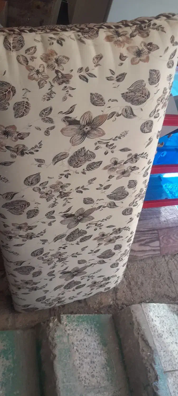 پشتی دورو درحدنونو سالم تمیز|پشتی|ایلام, |دیوار