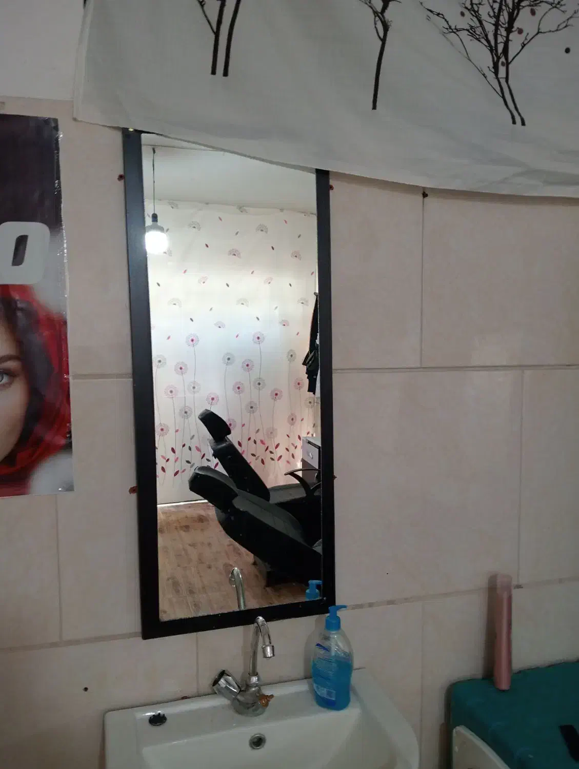 دکور آرایشگاه|آرایشگاه و سالن‌های زیبایی|ملایر, |دیوار