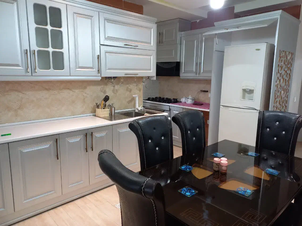 واحد  لوکس تک خواب ۱۳۰ متری|اجارهٔ کوتاه‌مدت آپارتمان و سوئیت|رامسر, |دیوار