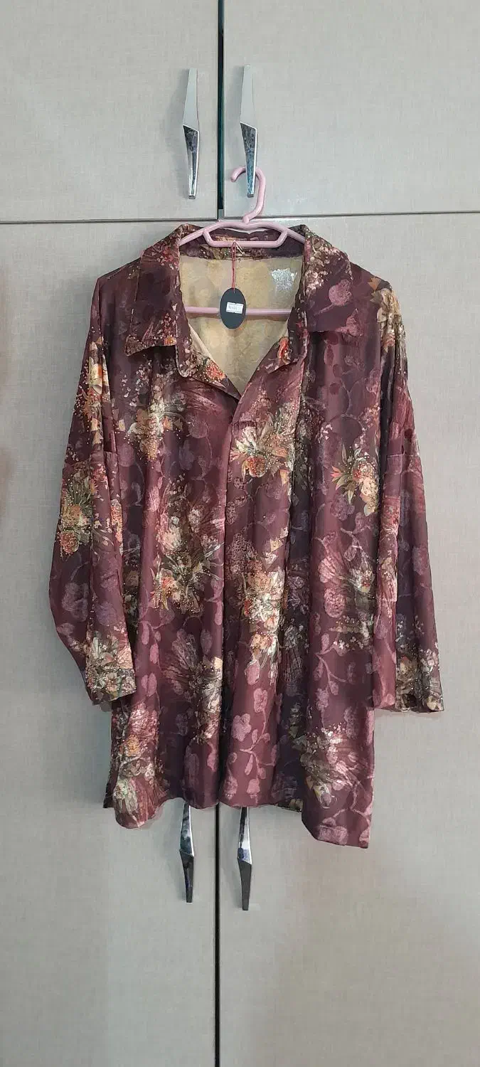 دو عدد پیراهن نو نو میباشد|لباس|نجف‌آباد, یزدانشهر|دیوار