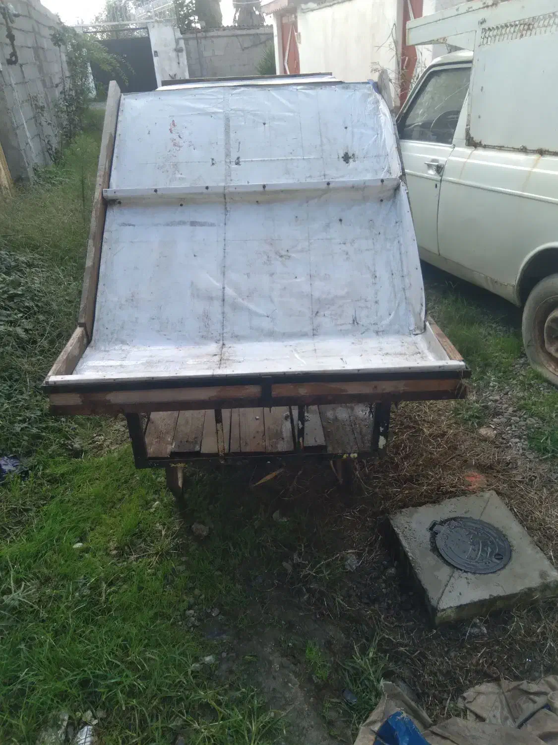 گاری چهارچرخ|ابزارآلات|رشت, کوی حسینی|دیوار