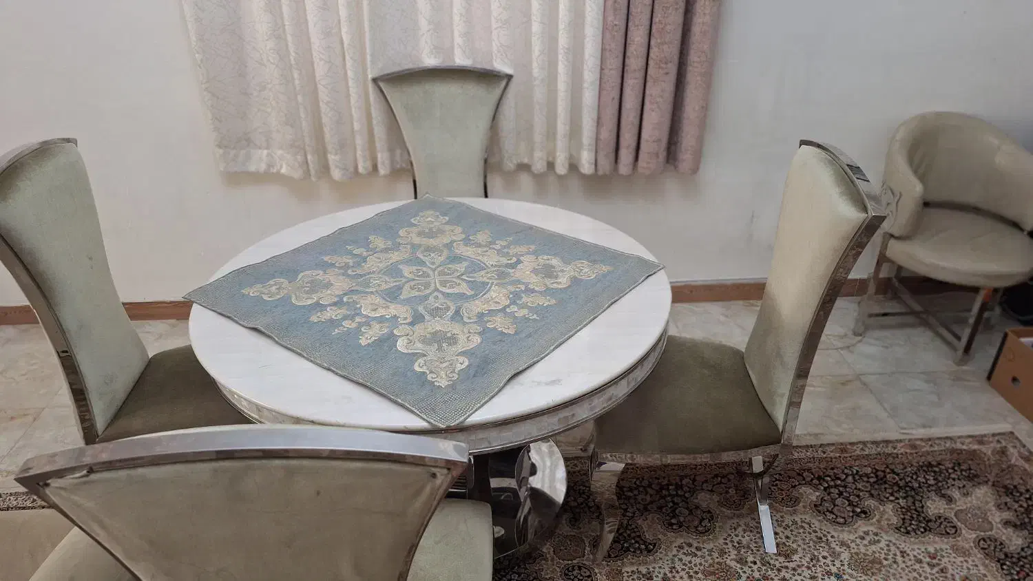 میز نهارخوری چهار نفره|میز و صندلی غذاخوری|پرند, فاز ۱|دیوار