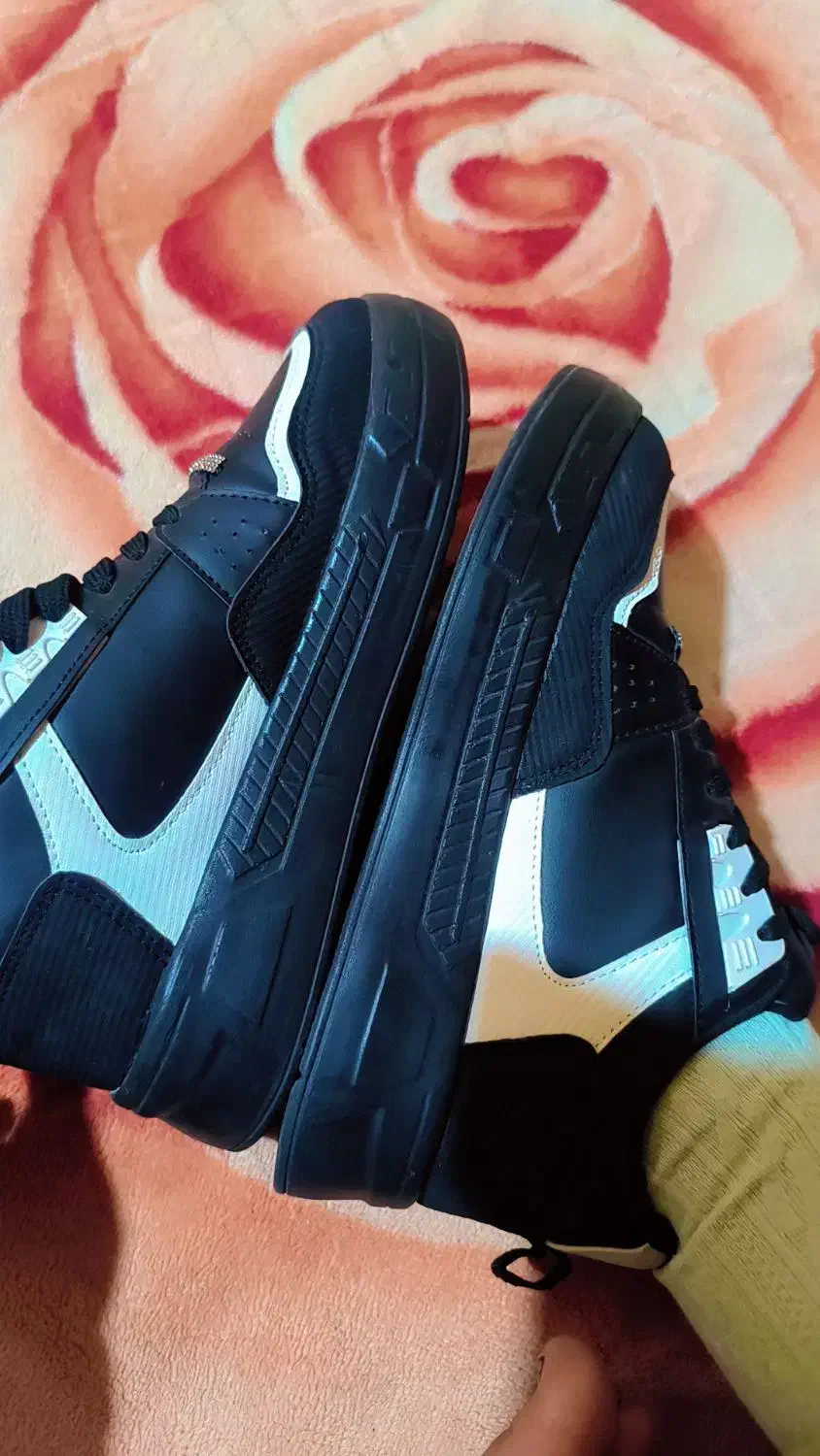 کتونی کفش اسپرت|کیف، کفش، کمربند|یاسوج, |دیوار