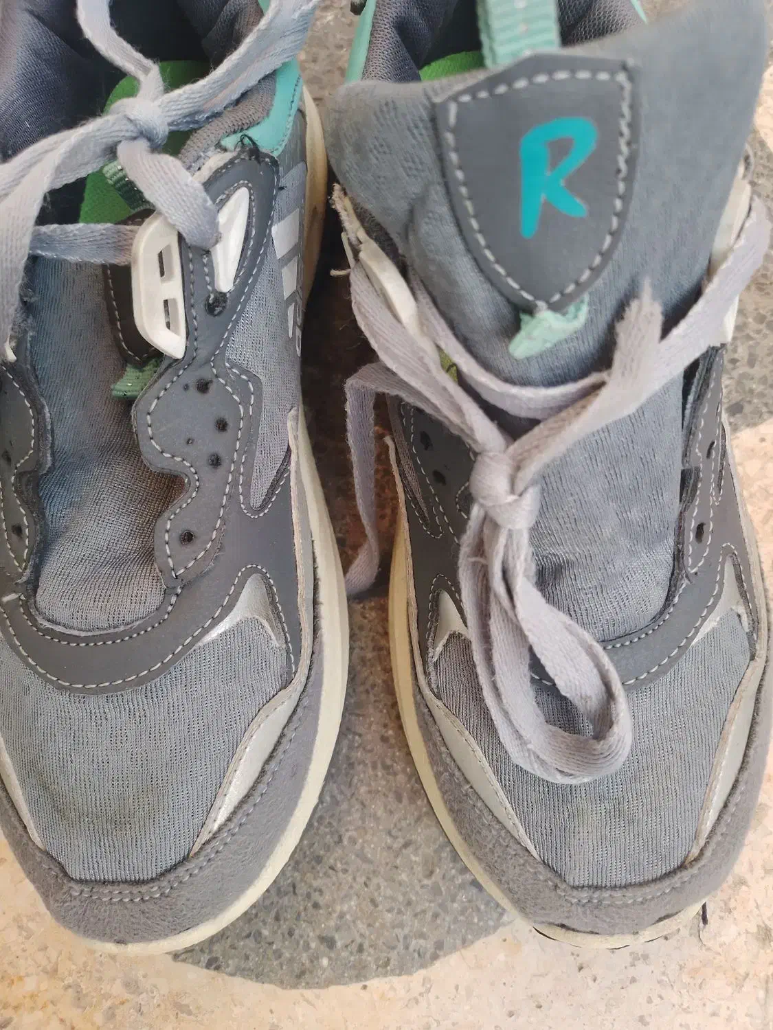 کفش|کیف، کفش، کمربند|شیراز, تندگویان|دیوار