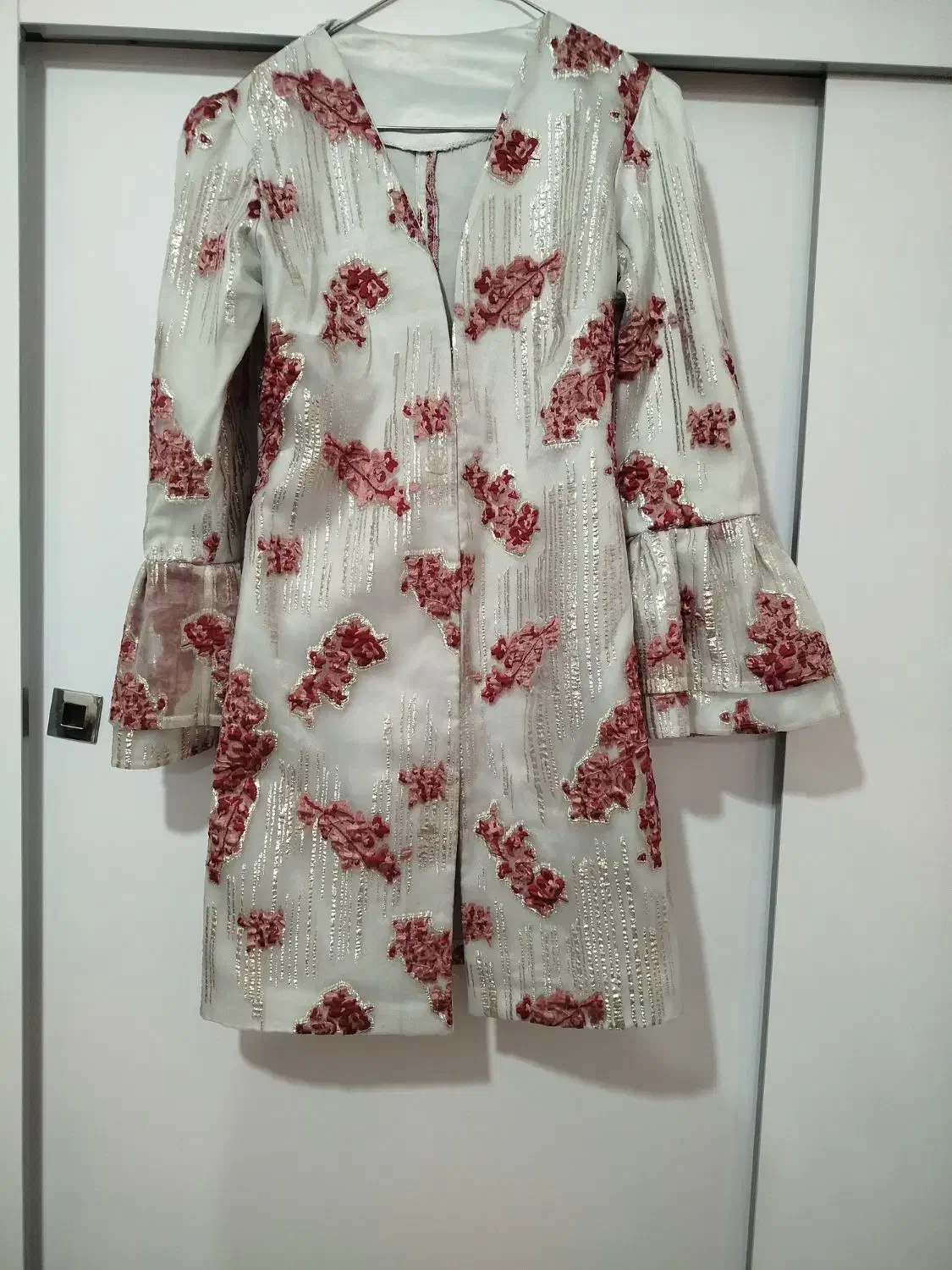 مانتو|لباس|سلماس, |دیوار