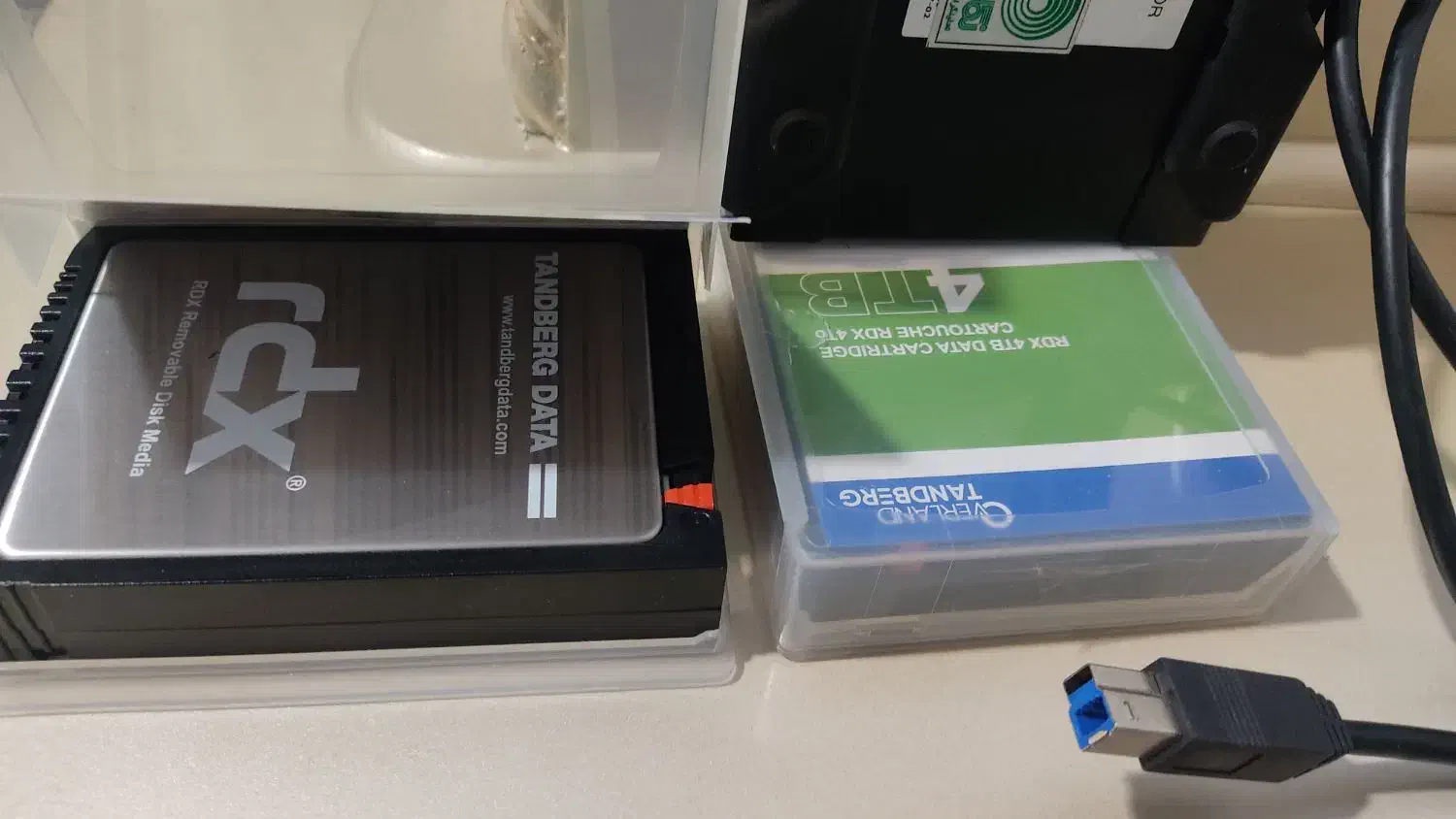 هارد rdx بهمراه درایو کلا چند ساعت استفاده شده|قطعات و لوازم جانبی رایانه|تهران, فرحزاد|دیوار