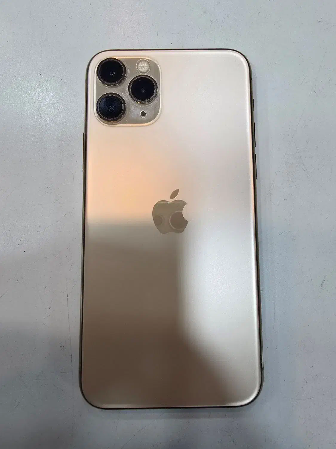 ایفون 11pro درحده صفر|موبایل|لاهیجان, شیشه گران|دیوار