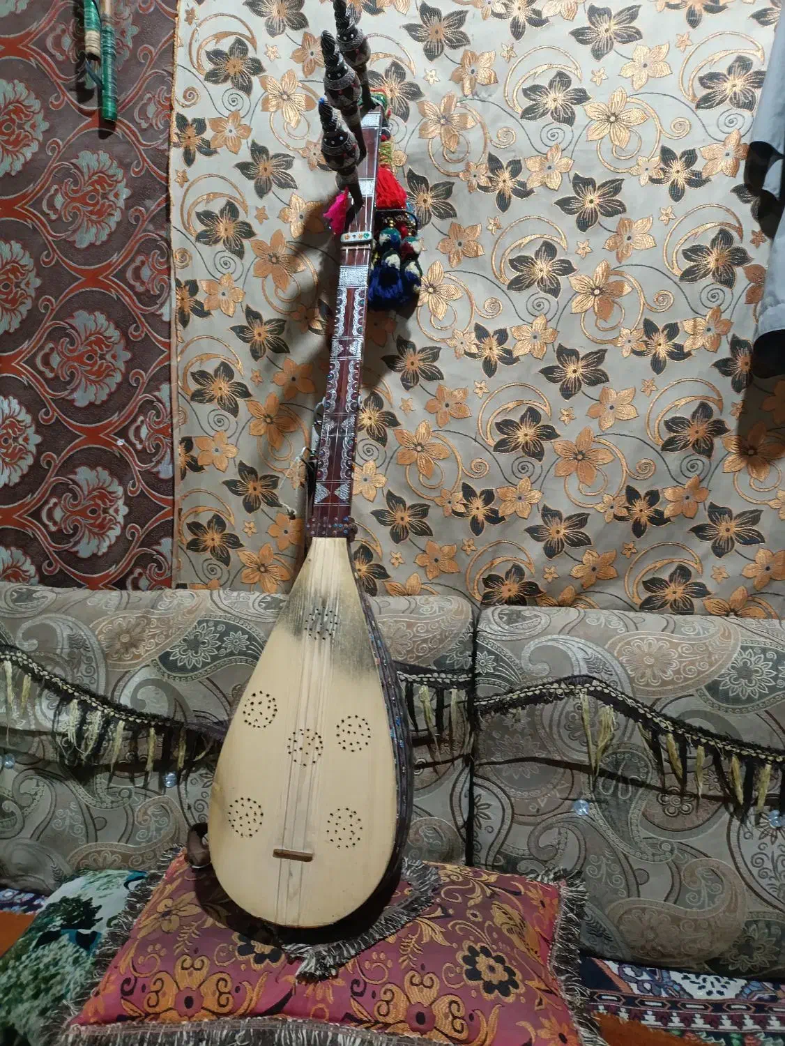 فروش تنبوره بزرگ خوش صدا بدون شکستگی|سازهای سنتی|سراوان, |دیوار