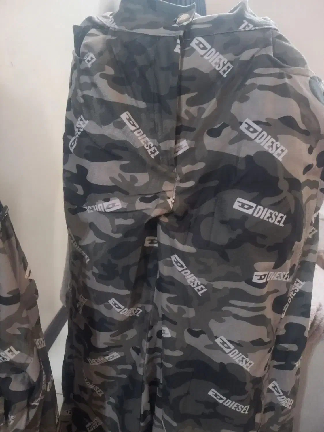 لباس|لباس|اصفهان, شهرک کاوه|دیوار