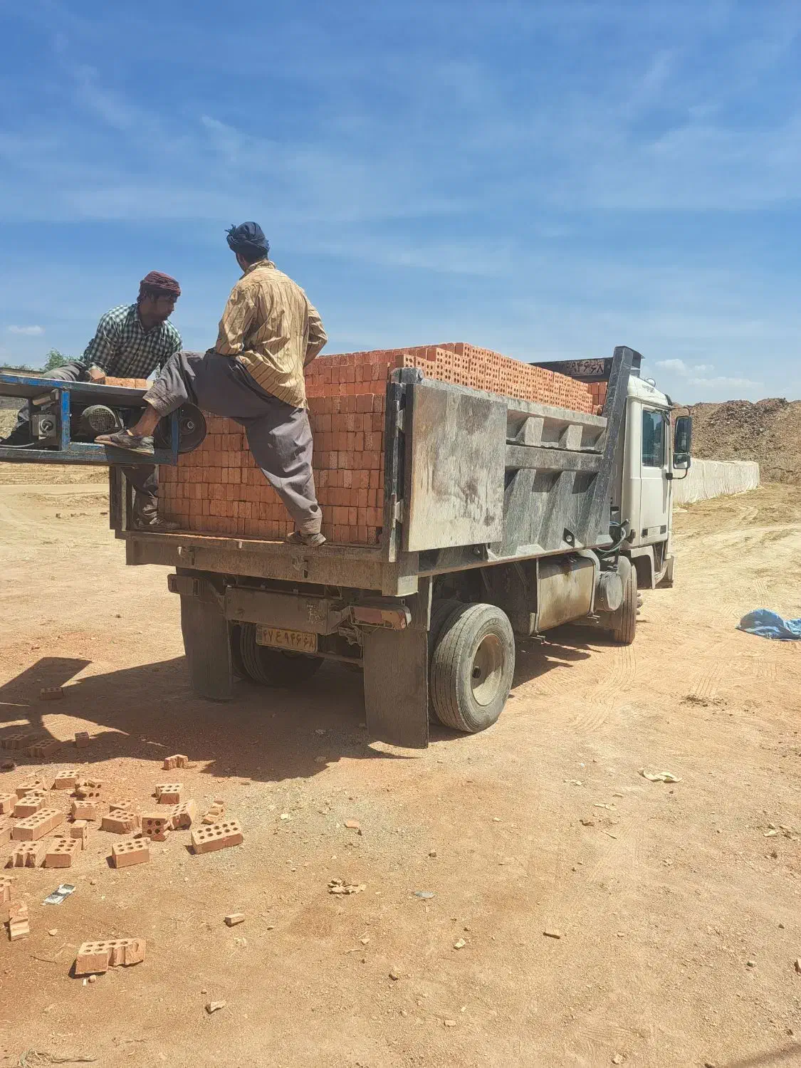 خاکبرداری وحمل نخاله بابکت بادسان خاور مینی بیل|خدمات حمل و نقل|تهران, وردآورد|دیوار