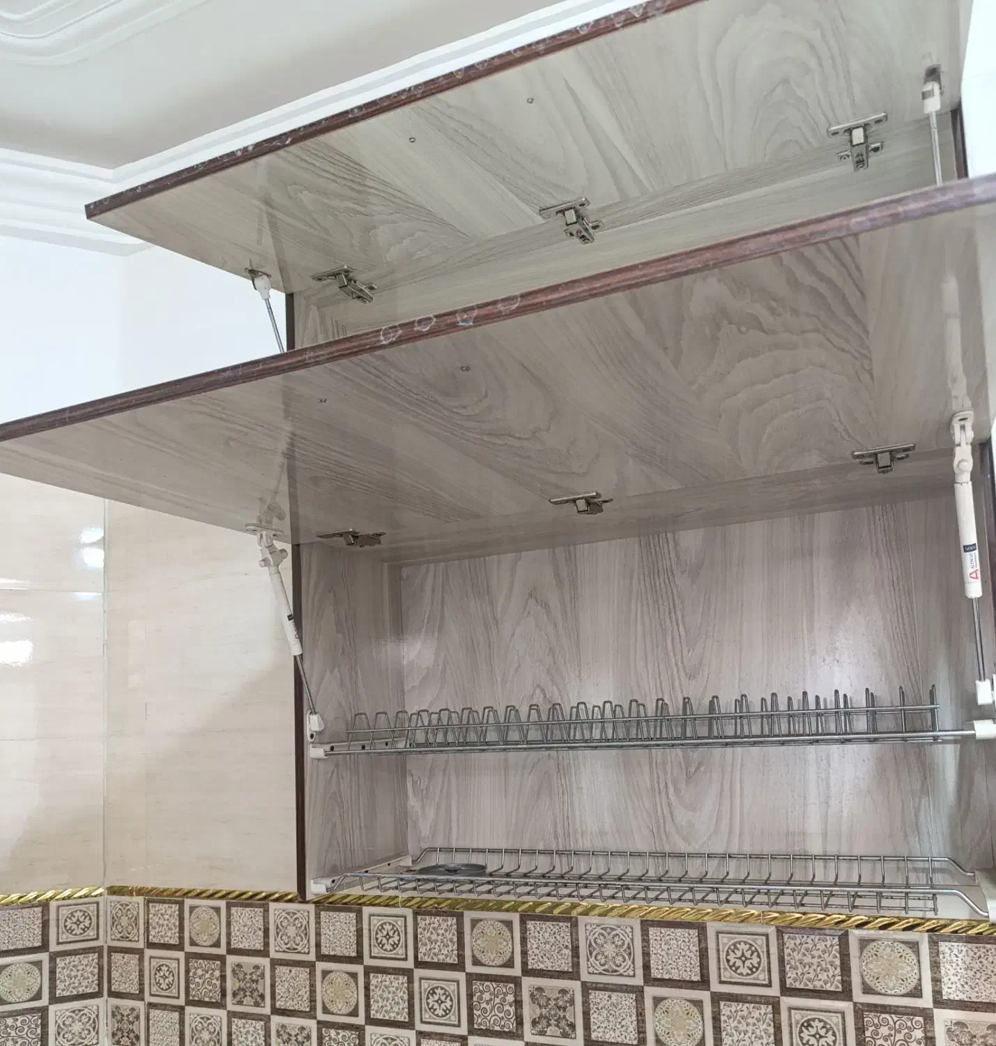 آبچکان|آبچکان و نظمدهنده ظروف|سلماس, |دیوار