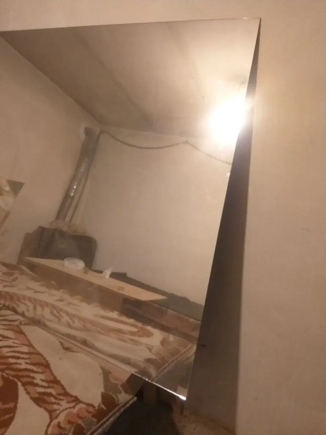 آیینه|آینه|خاوران, |دیوار