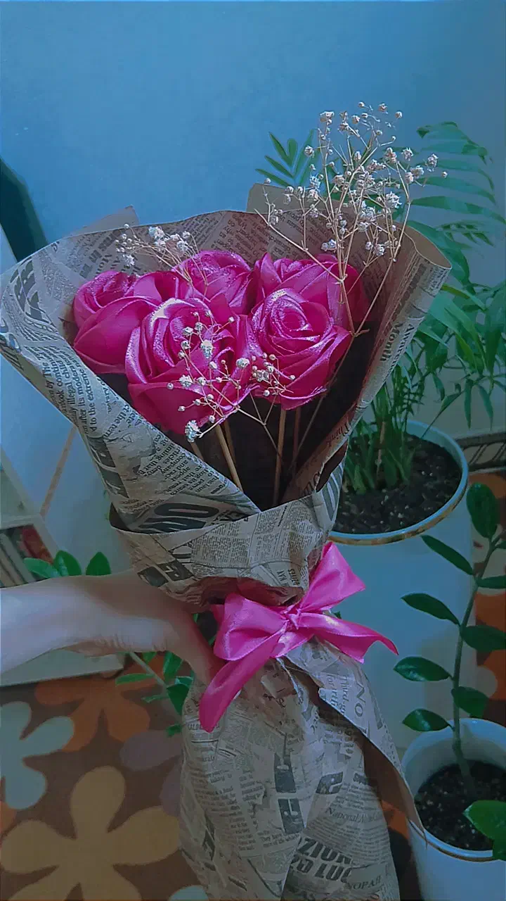 گل.|گل مصنوعی|رشت, کوی امام رضا|دیوار