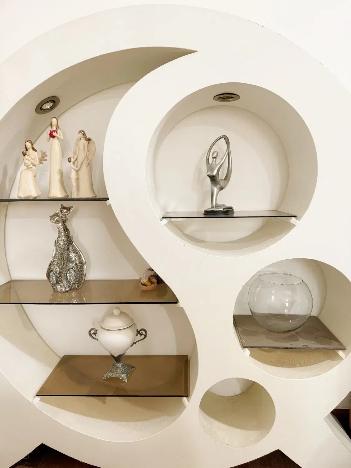 ویترین چوبی کاملا سالم با چراغ های سالم|بوفه، ویترین، کنسول|لاهیجان, کوی خزر|دیوار