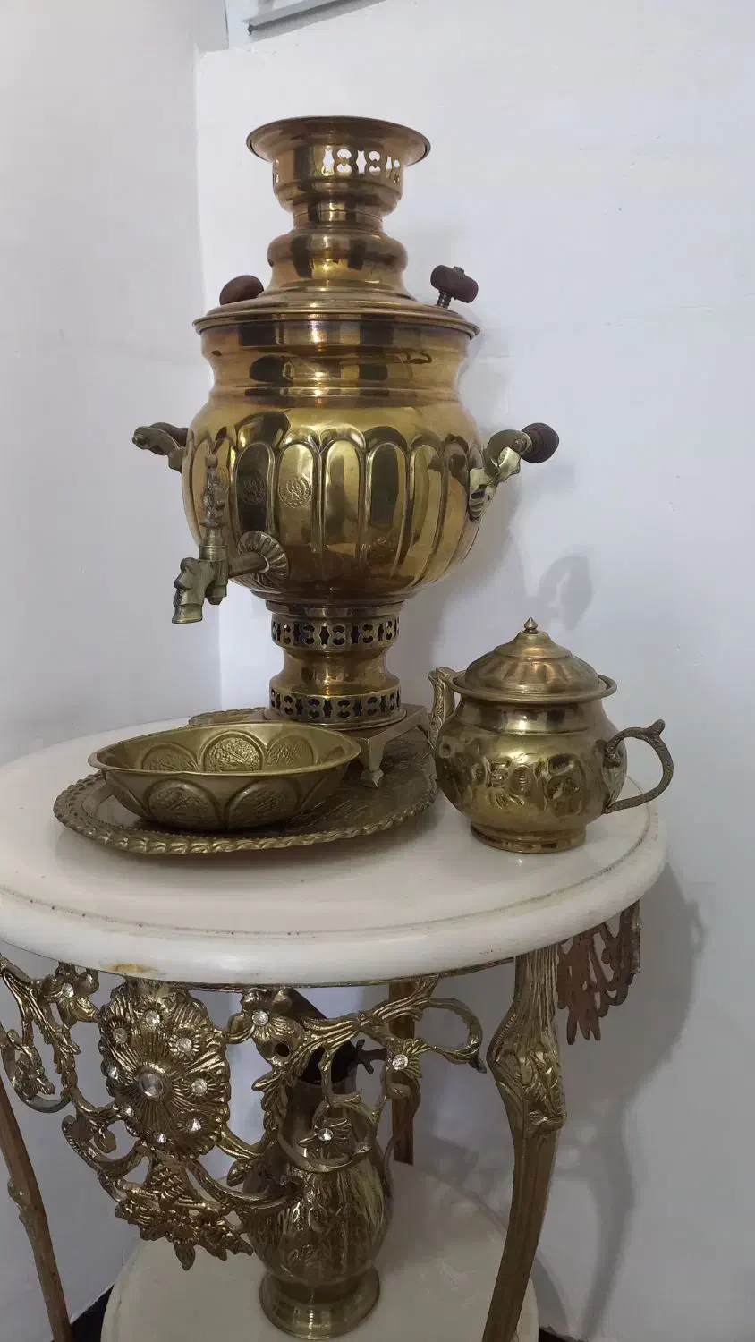 سماور پایه برنزی|کلکسیون اشیاء عتیقه|مشگین شهر, |دیوار