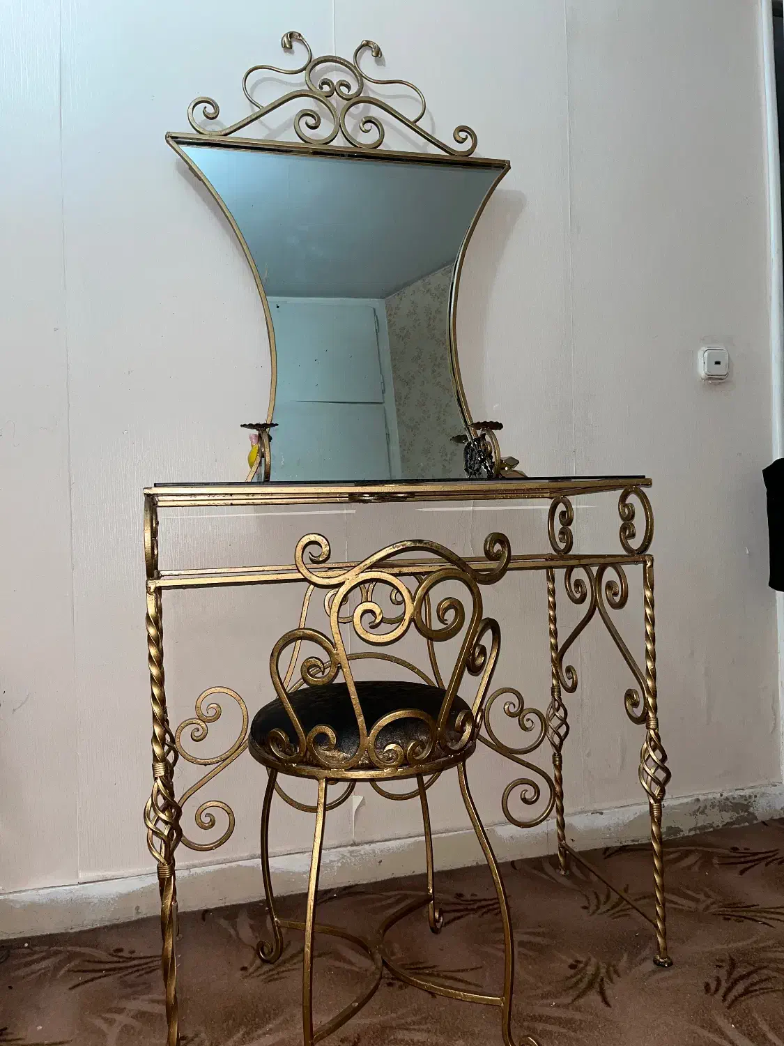 تخت و میز ارایش  فرفورژه|تخت و سرویس خواب|تهران, سازمان برنامه شمالی|دیوار