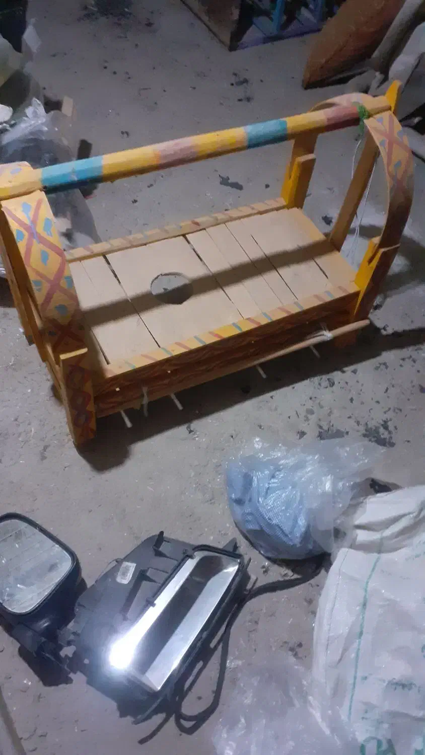 تهته یا گهواره بچه|تخت و صندلی بچه|دهدشت, |دیوار