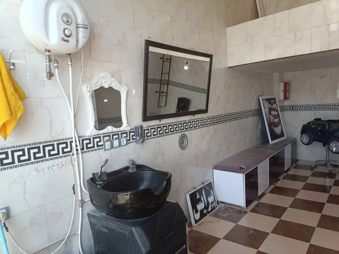 دکور آرایشگاه|آرایشگاه و سالنهای زیبایی|شیراز, شهرک سعدی|دیوار