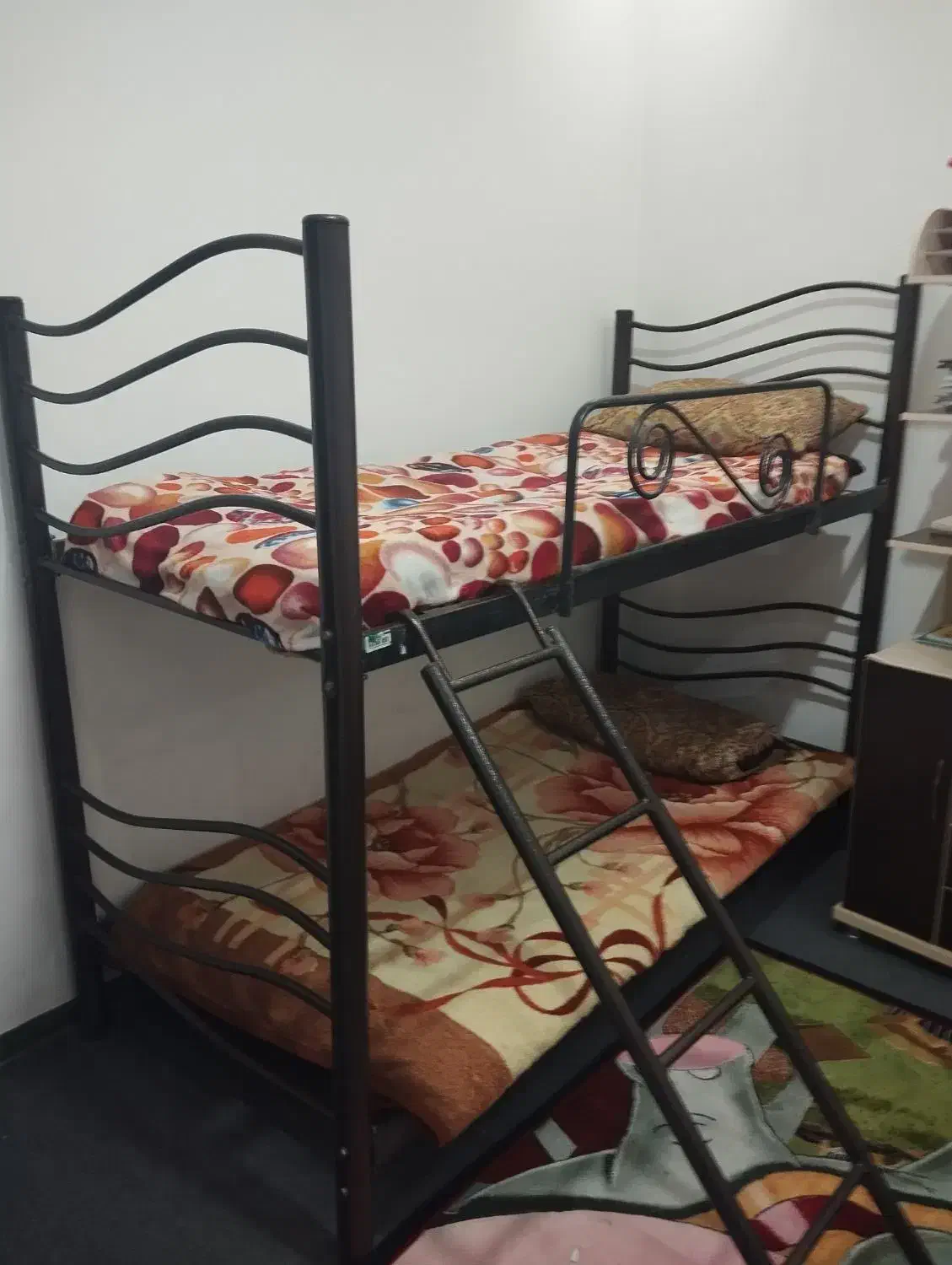 تخت خواب دوطبقه فلزی محکم دو عدد|تخت و سرویس خواب|خمینیشهر, |دیوار