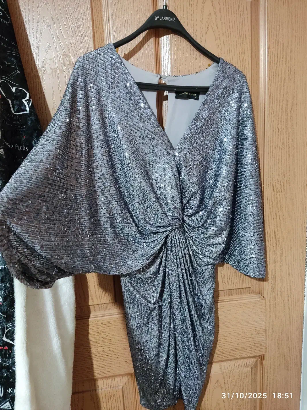 لباس راحتی|لباس|سلماس, |دیوار