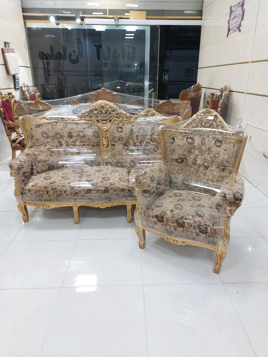 مبل سلطنتی ۹نفره چوب گردو ملایر درحدنو|مبلمان خانگی و میز عسلی|رشت, آزادگان|دیوار