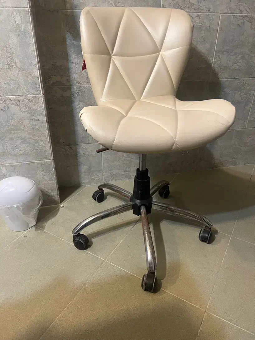 صندلی چرخ دار|صندلی و نیمکت|بندرعباس, |دیوار