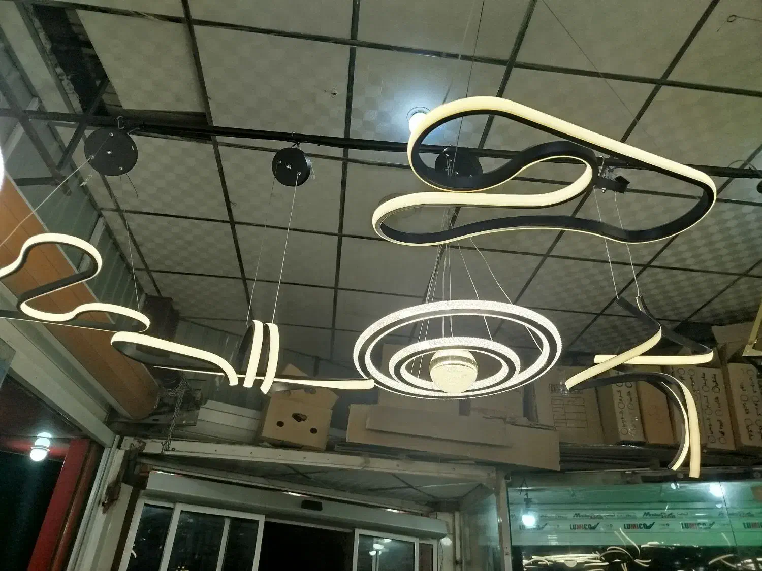 دنیای لوستر|لوستر و چراغ آویز|قم, باغ شریفی|دیوار