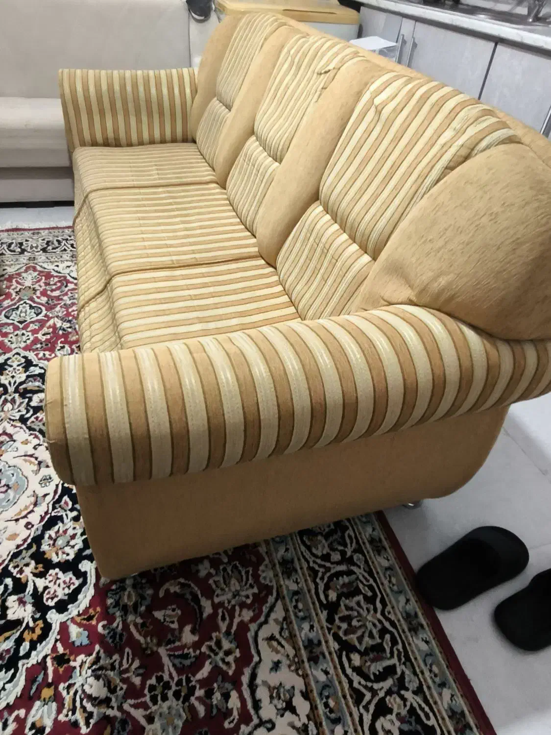 مبل ۳ نفره|مبلمان خانگی و میز عسلی|رشت, سلیمانداراب|دیوار