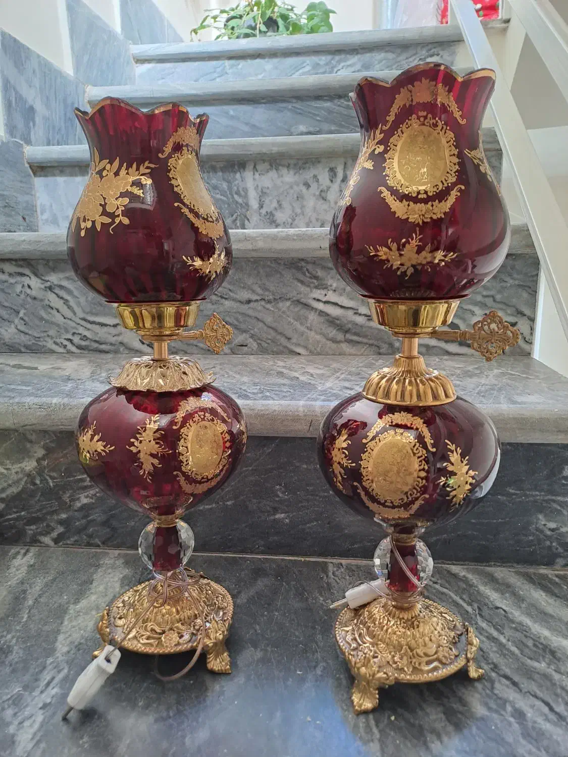 چراغ لاله|لوستر و چراغ آویز|کرج, کوی بعثت|دیوار