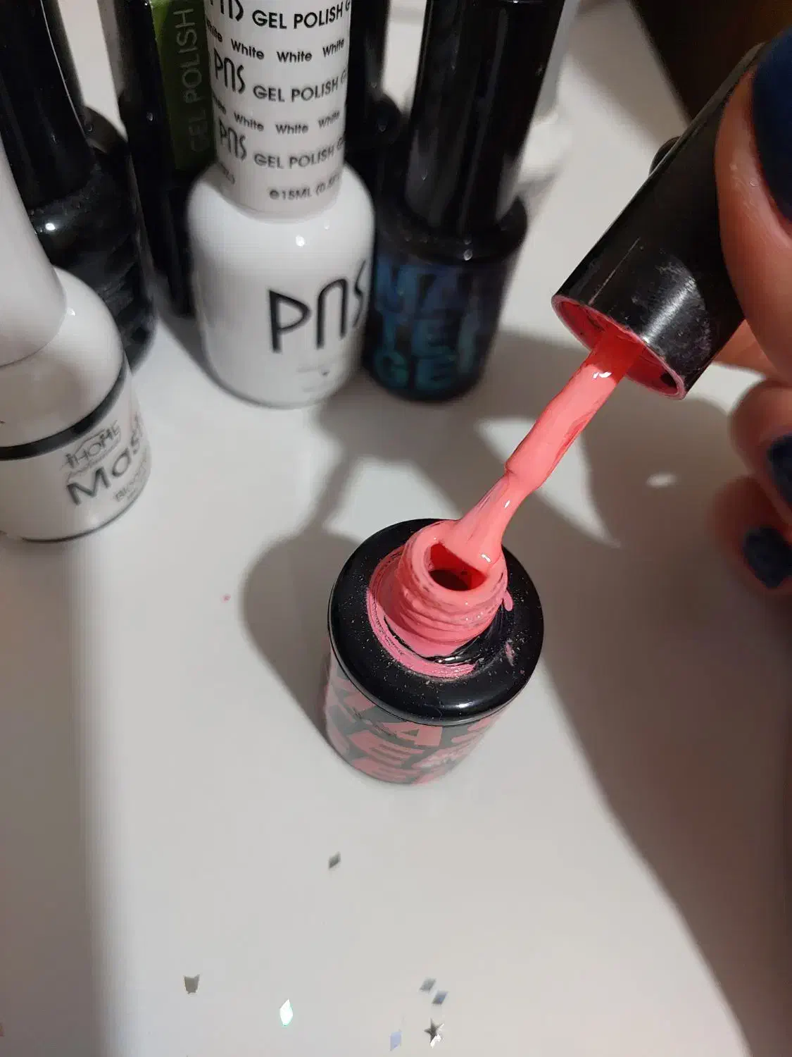 وسایل کاشت ناخن|آرایشگاه و سالن‌های زیبایی|همدان, |دیوار