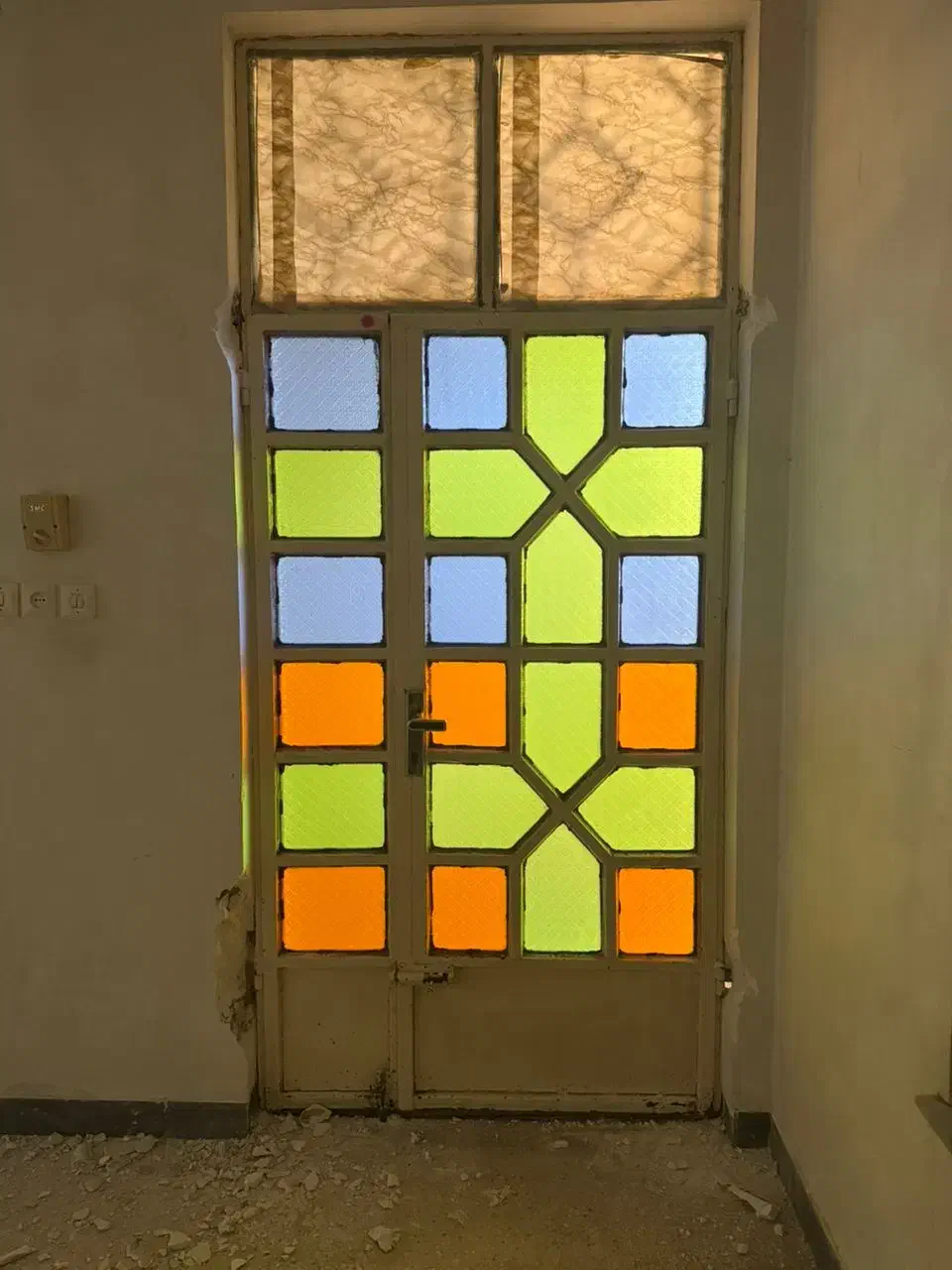 درب و پنجره ی آهنی و دو عدد درب تخته ای ۲ تیکه|مصالح و تجهیزات ساختمان|بندر ماهشهر, |دیوار