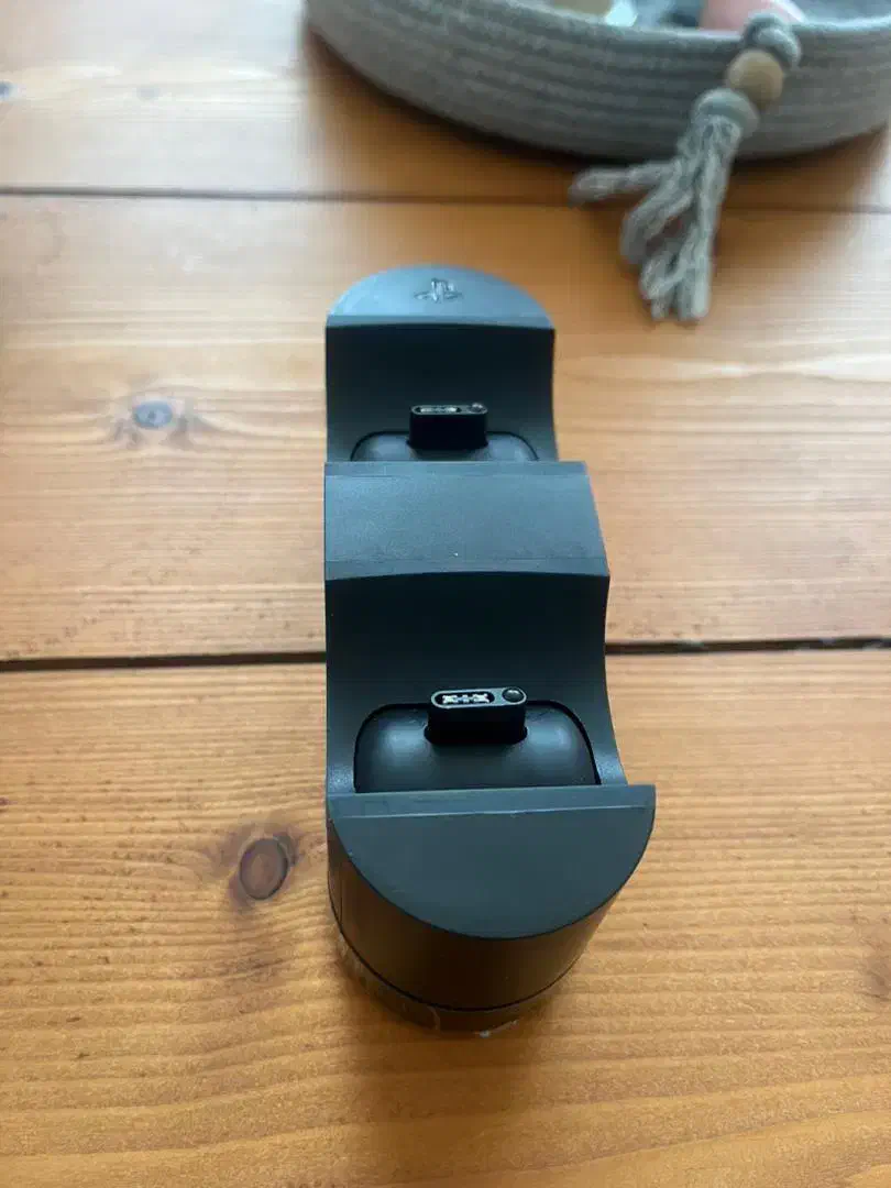 شارژر اصلی دسته ps4|کنسول، بازی ویدئویی و آنلاین|رشت, معلم|دیوار