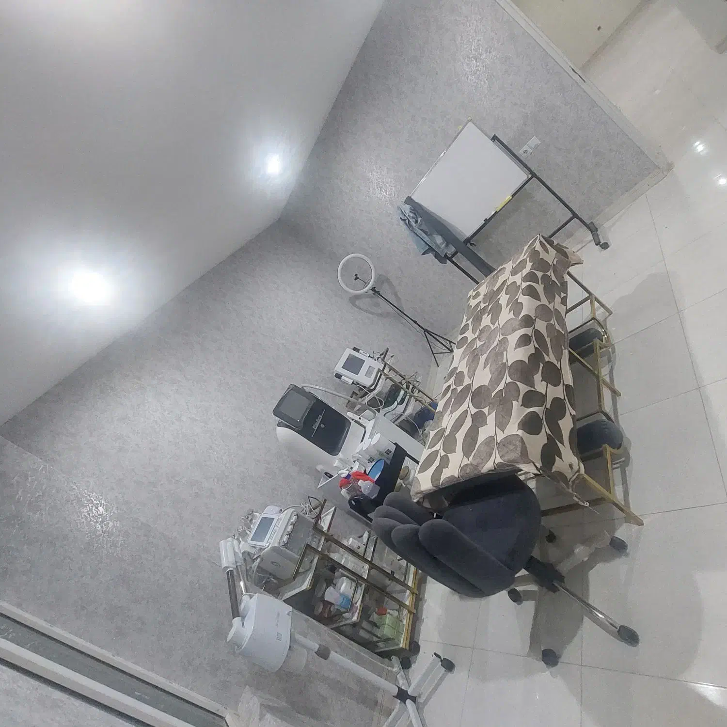 تخت و صندلی ست مخصوص ارایشگاه|آرایشگاه و سالنهای زیبایی|جیرفت, |دیوار