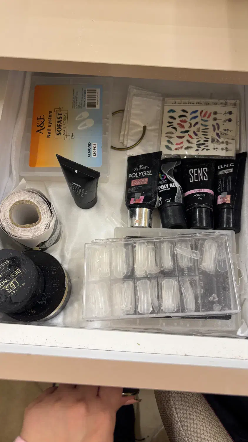 فروش وسایل ناخن بهترین برندها در حد نو|آرایشگاه و سالن‌های زیبایی|اصفهان, دشتستان|دیوار