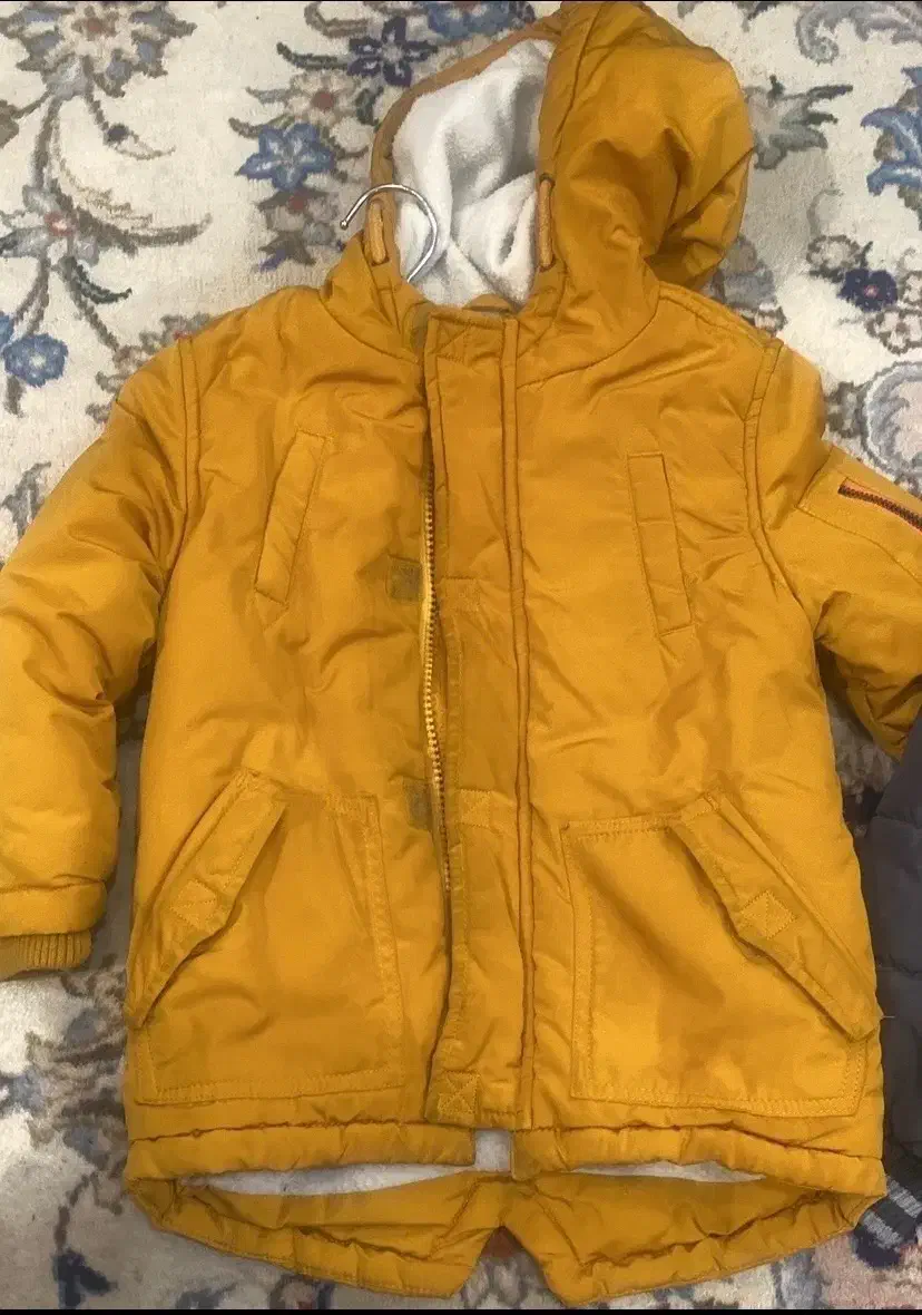 کاپشن بچگانه سایز سه وچهارسال|کفش و لباس بچه|کرج, گلشهر|دیوار